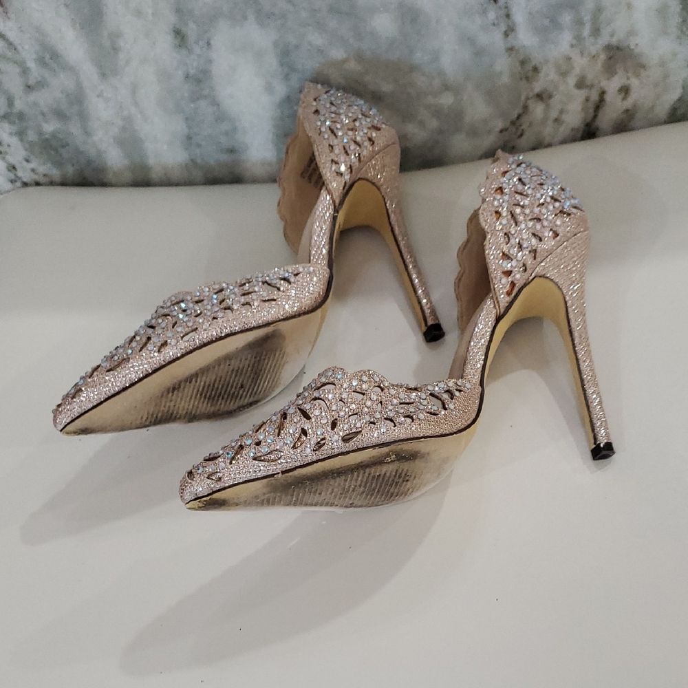 Celeste Gold Heels with Elegant Laser-Cut Design Sz 7 Wedding Graduation. - Picture 7 of 16